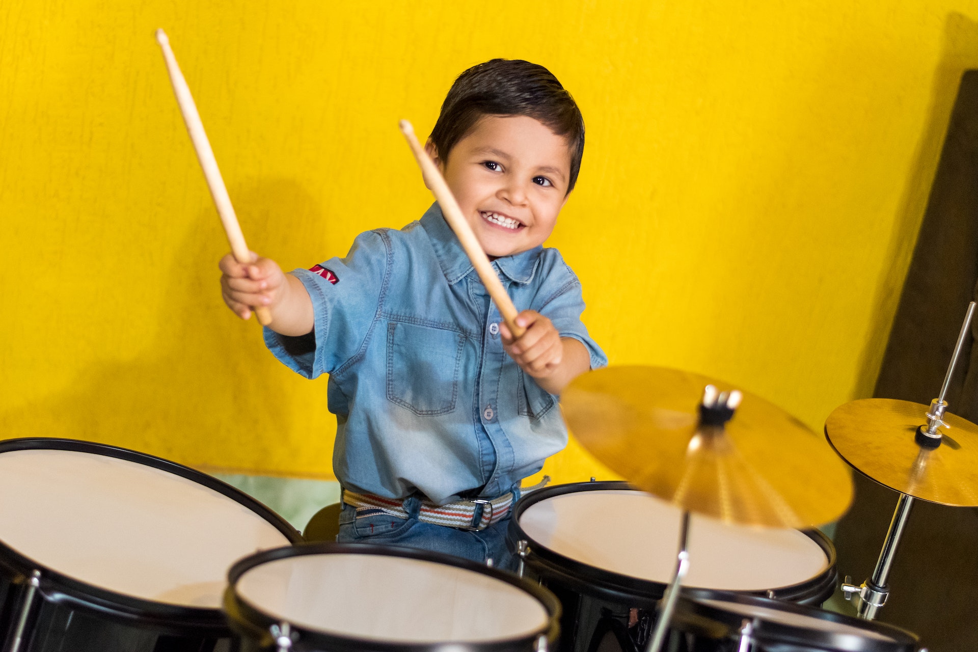 kids playing drums